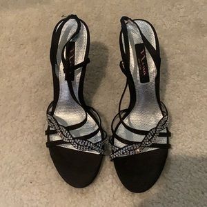 Black barely worn heels